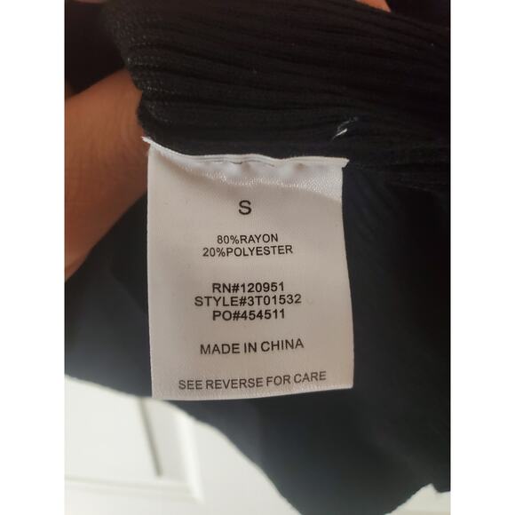 Pink Rose V-Neck Black Ribbed Crop Sweater, NWOT, Small - Picture 6 of 6